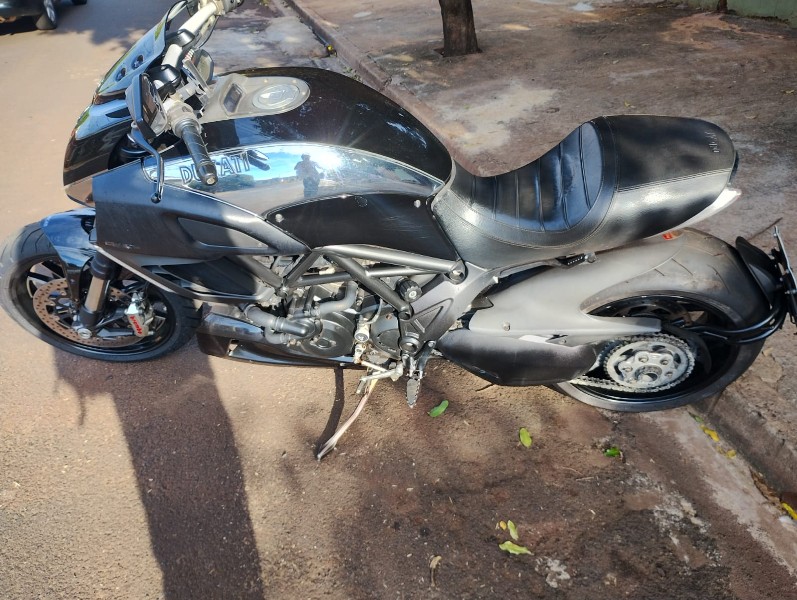  Motocicleta Ducati Diavel 1200 - 2013 - 55.000km